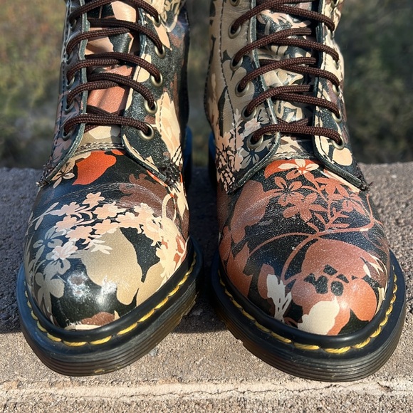 Dr. Martens Fall Floral Tall 14 Eye Pointed Toe Cery Lace Up & Zippered Boots - Picture 9 of 17
